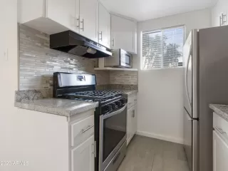 Photo #5: 6614353 Listing