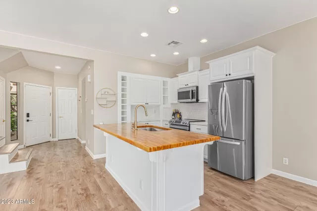 MLS: 6614454 Condo For Sale