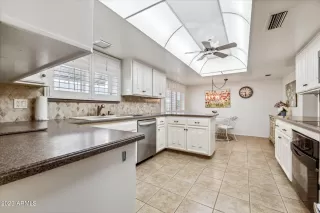Photo #6: 6614572 Listing