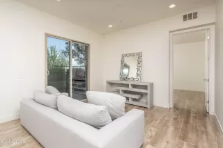 Photo #5: 6616139 Listing