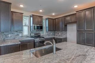 Photo #5: 6616614 Listing