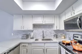 Photo #6: 6616834 Listing