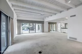 Photo #4: 6618998 Listing