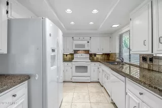 Photo #6: 6618998 Listing