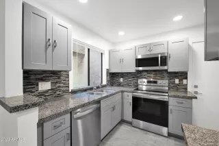 Photo #5: 6620613 Listing