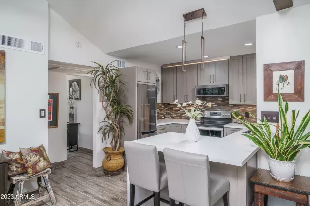 MLS: 6622532 Condo For Sale