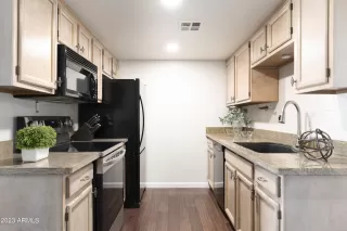 Photo #2: 6623945 Listing