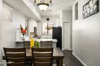 Photo #5: 6624619 Listing