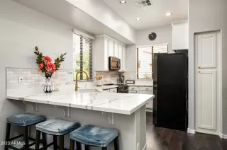 Photo #6: 6624619 Listing