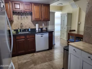 Photo #3: 6626833 Listing