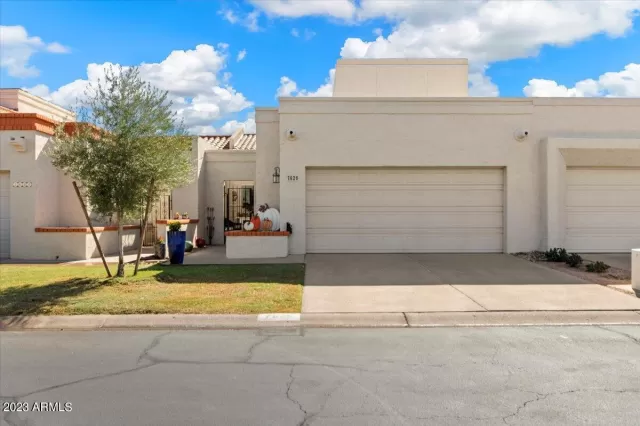 MLS: 6627529 Condo For Sale