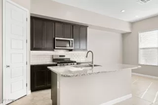 Photo #4: 6628170 Listing