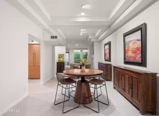 Photo #5: 6628878 Listing