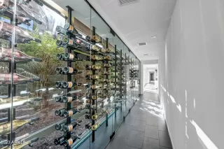 Photo #4: 6629049 Listing