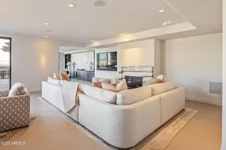 Photo #5: 6629639 Listing