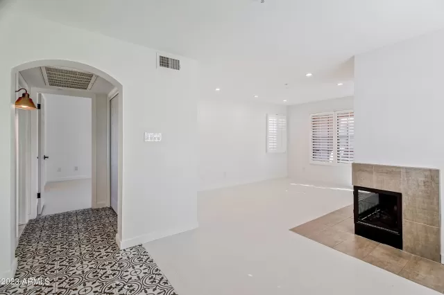 MLS: 6629739 Condo For Sale