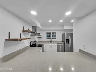 Photo #6: 6630347 Listing