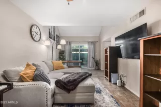 Photo #5: 6630650 Listing