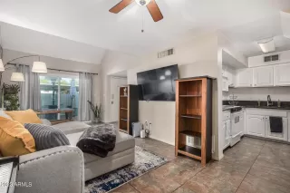 Photo #6: 6630650 Listing