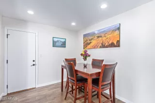 Photo #5: 6631973 Listing