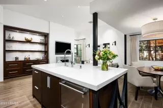 Photo #5: 6633933 Listing