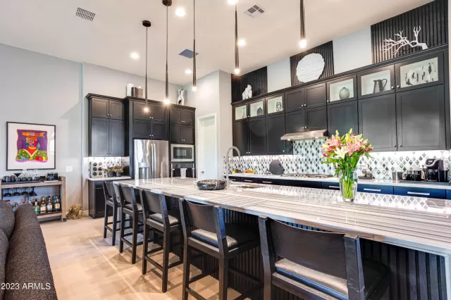 MLS: 6633953 Condo For Sale