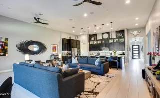 Photo #3: 6633953 Listing