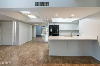 Photo #5: 6634275 Listing