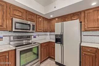 Photo #5: 6634917 Listing