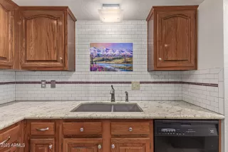 Photo #6: 6634917 Listing