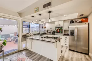Photo #3: 6635067 Listing 