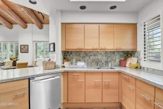 Photo #6: 6635261 Listing