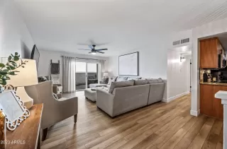 Photo #4: 6636260 Listing