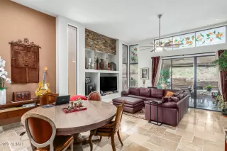 Photo #5: 6636332 Listing