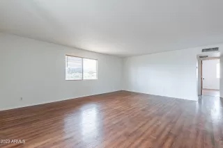 Photo #5: 6636338 Listing