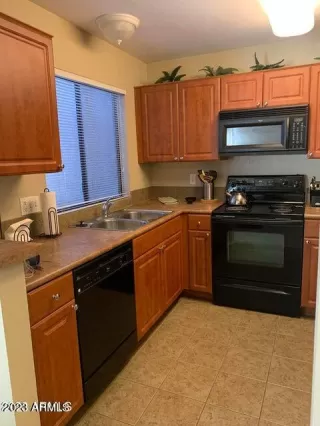 Photo #5: 6637130 Listing