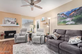 Photo #5: 6638100 Listing