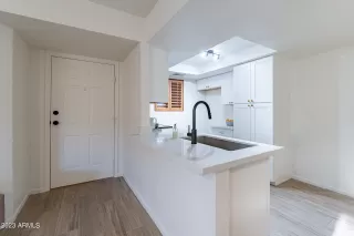 Photo #4: 6638115 Listing