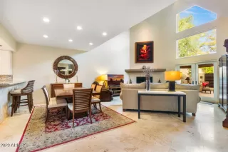 Photo #4: 6638332 Listing