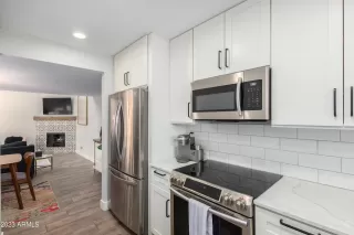 Photo #5: 6638341 Listing
