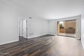 Photo #6: 6638898 Listing 