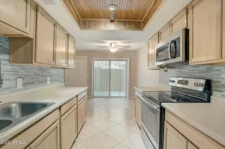 Photo #5: 6638930 Listing