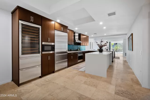 MLS: 6640066 Condo For Sale