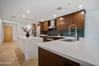 Photo #3: 6640066 Listing