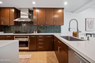 Photo #4: 6640066 Listing