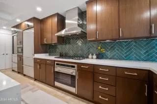 Photo #5: 6640066 Listing
