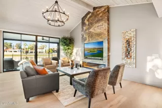 Photo #3: 6640095 Listing