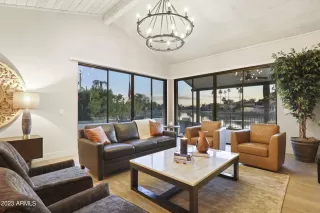 Photo #4: 6640095 Listing