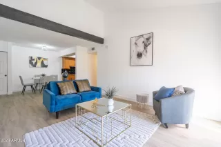 Photo #5: 6640144 Listing