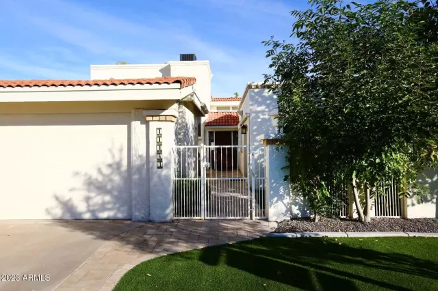 MLS: 6640353 Condo For Sale